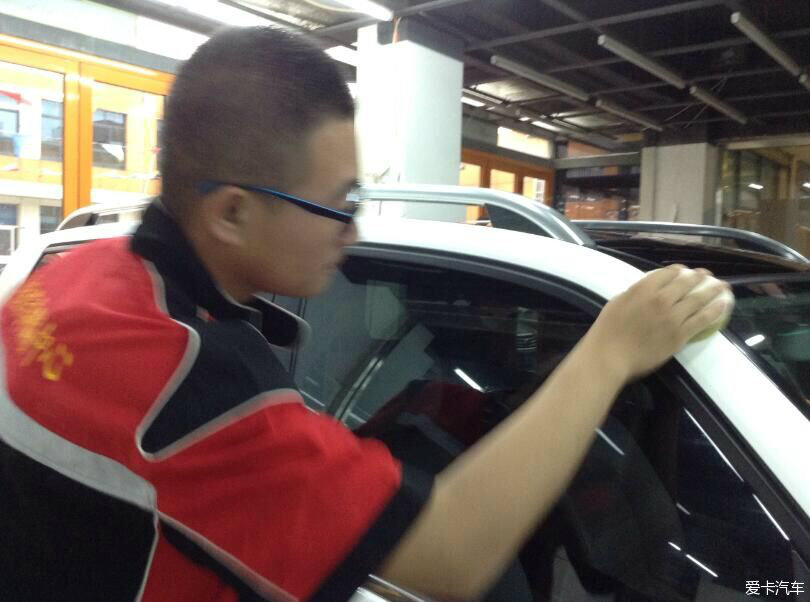 東營美佳汽車服務中心 專業漆面護理，煥新奔馳GLK300的奪目光彩